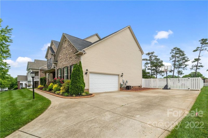 Property image 2 at 155 W Warfield Drive, Mooresville, NC 28115