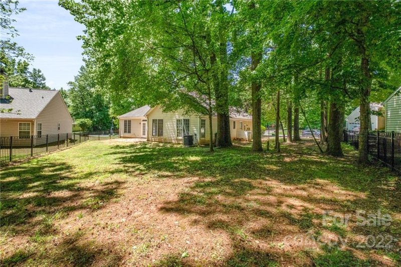 Property image 5 at 6520 White Pine Lane, Charlotte, NC 28262