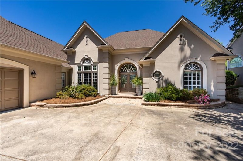 Property image 2 at 16017 Riverpointe Drive, Charlotte, NC 28278
