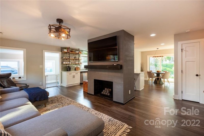 Property image 3 at 2409 Shamrock Drive, Charlotte, NC 28205