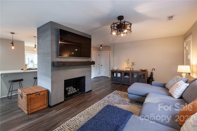 Property image 4 at 2409 Shamrock Drive, Charlotte, NC 28205