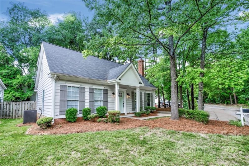 Property image 2 at 5918 Bayswater Lane, Charlotte, NC 28212