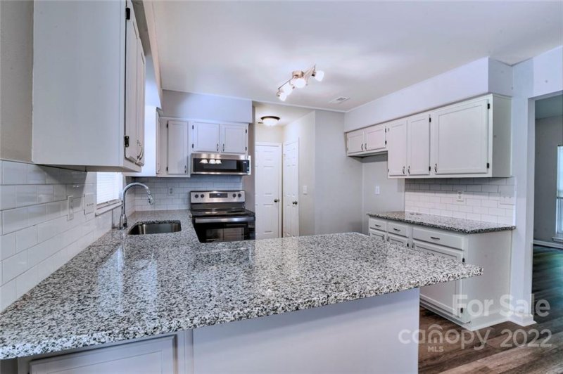 Property image 4 at 5918 Bayswater Lane, Charlotte, NC 28212