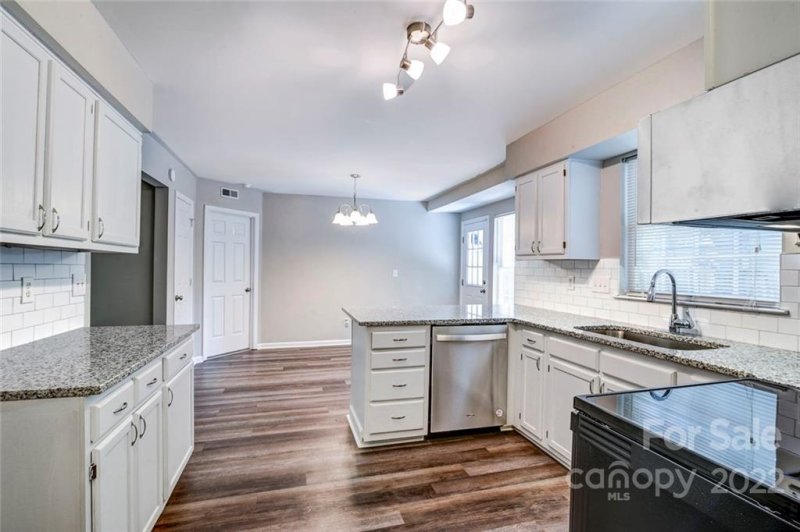 Property image 5 at 5918 Bayswater Lane, Charlotte, NC 28212