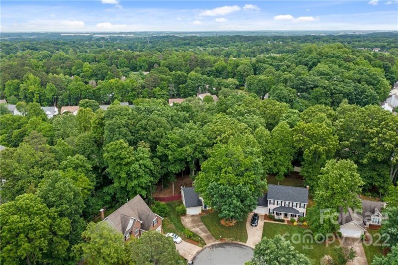 Property image 2 at 4234 Huntmeadow Drive, Charlotte, NC 28269