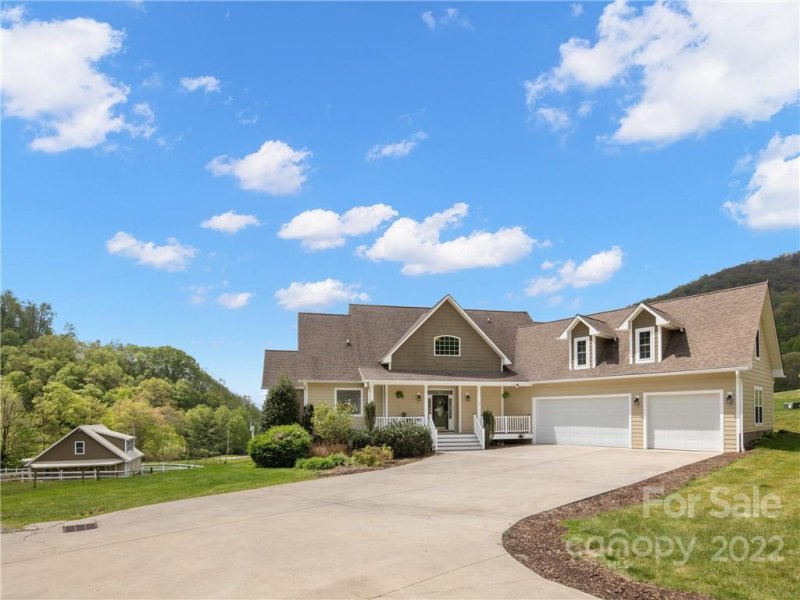 Property image 2 at 17 Rolling Meadow Lane, Clyde, NC 28721