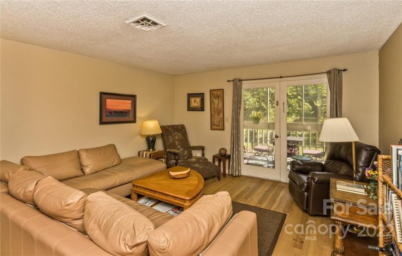 Property image 4 at 2 Willow Tree Run, Asheville, NC 28803