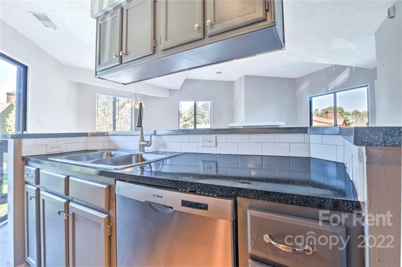 Property image 3 at 8121 Cedar Glen Drive, Charlotte, NC 28212