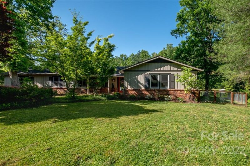 Property image 3 at 2641 Seminole Drive, Hendersonville, NC 28791