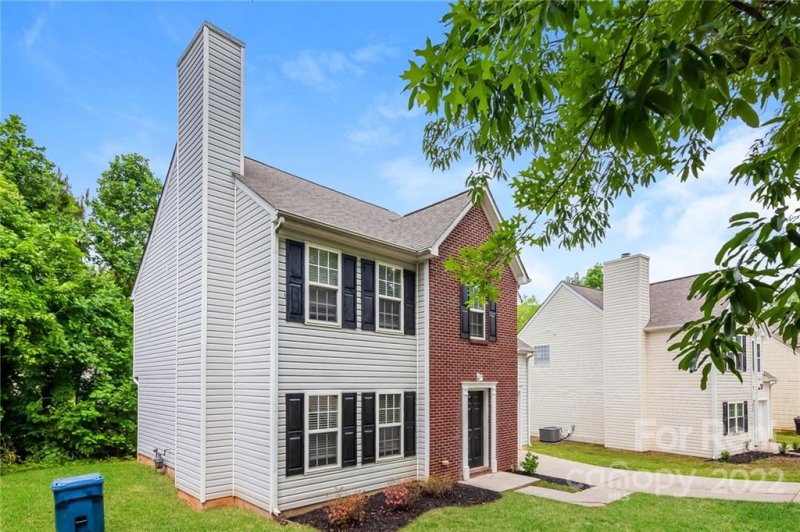 Property image 2 at 911 Grass Hollow Court, Charlotte, NC 28216