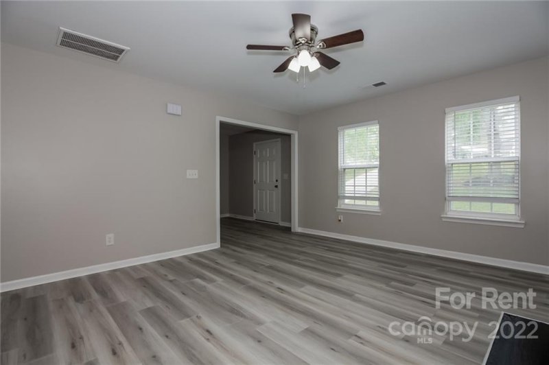 Property image 3 at 911 Grass Hollow Court, Charlotte, NC 28216