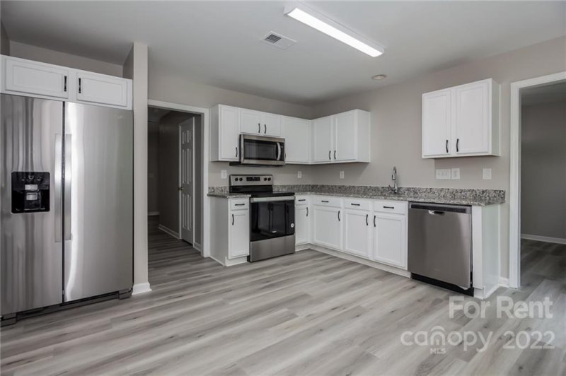 Property image 5 at 911 Grass Hollow Court, Charlotte, NC 28216