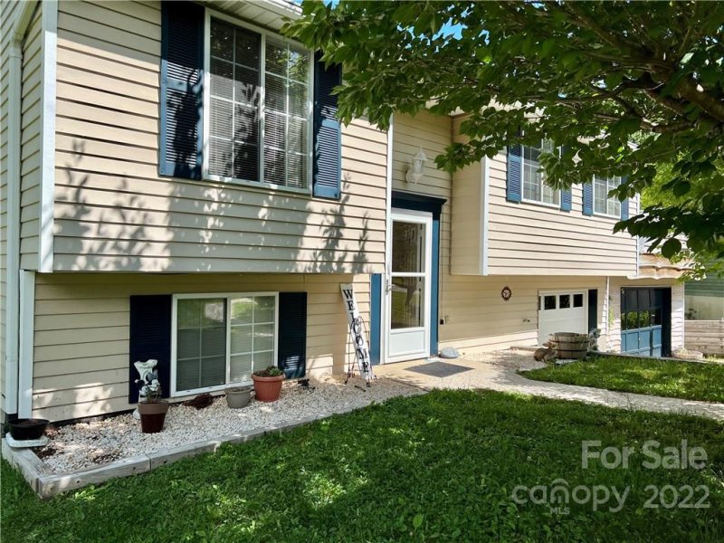 Property image 2 at 235 Bradshaw Avenue, Hendersonville, NC 28792