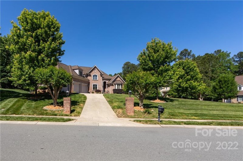 Property image 2 at 2631 Highworth Lane, Charlotte, NC 28214