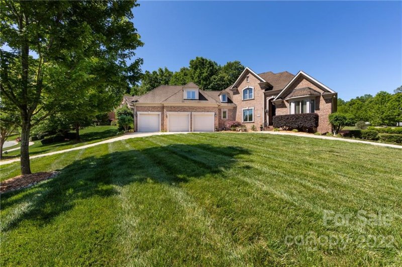 Property image 3 at 2631 Highworth Lane, Charlotte, NC 28214