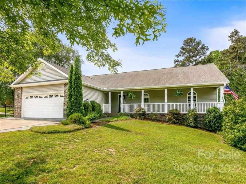 Property image 4 at 115 Classic Oaks Circle, Hendersonville, NC 28792