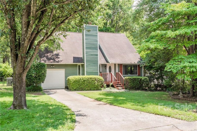 Property image 2 at 5012 Rolling Oak Lane, Charlotte, NC 28227