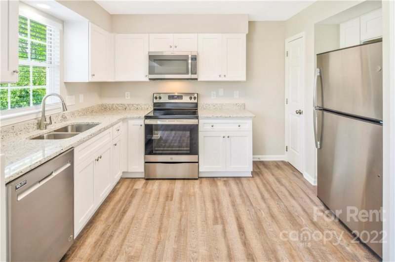 Property image 4 at 9403 Fetlock Court, Charlotte, NC 28216