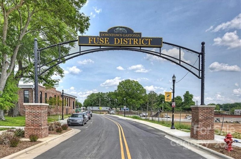 Property image 2 at 103 S Dalton Street, Gastonia, NC 28052