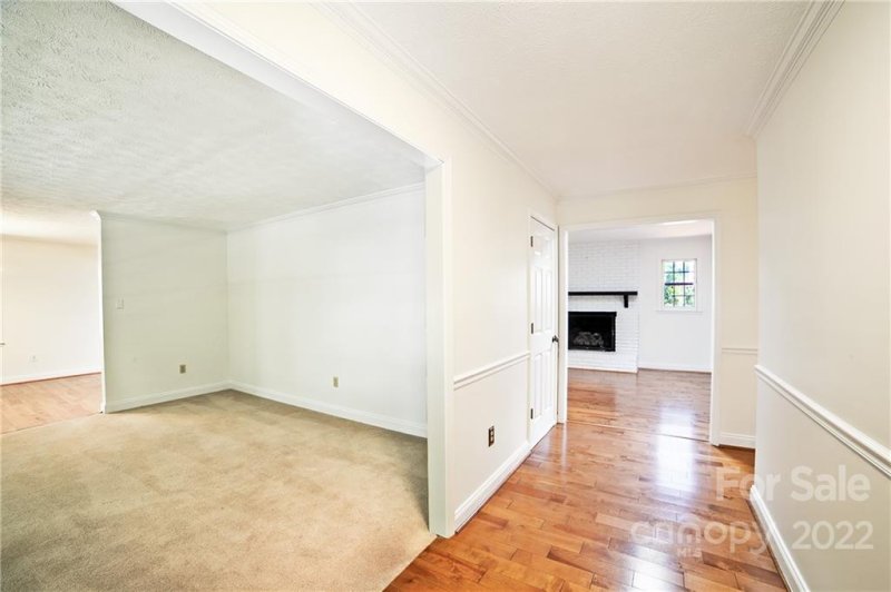 Property image 3 at 8 Braddock Way, Asheville, NC 28803