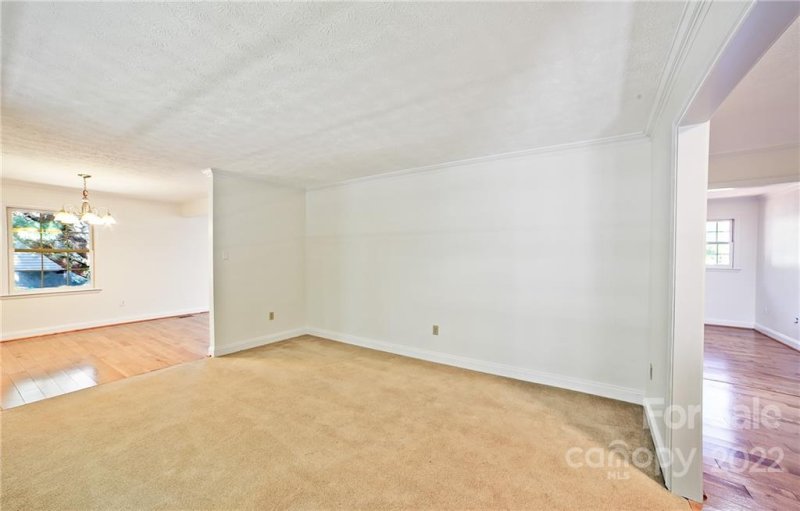 Property image 4 at 8 Braddock Way, Asheville, NC 28803