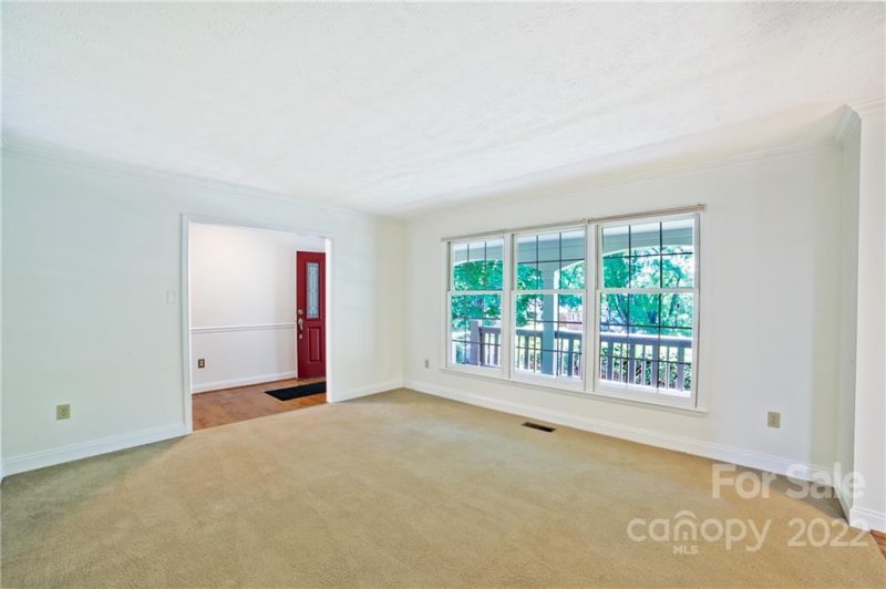 Property image 5 at 8 Braddock Way, Asheville, NC 28803