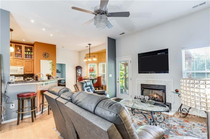 Property image 3 at 1021 Stinson Glen Lane, Charlotte, NC 28214