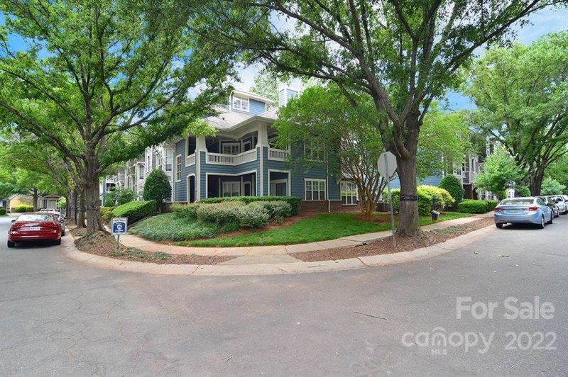 Property image 2 at 525 Olmsted Park Place, Charlotte, NC 28203