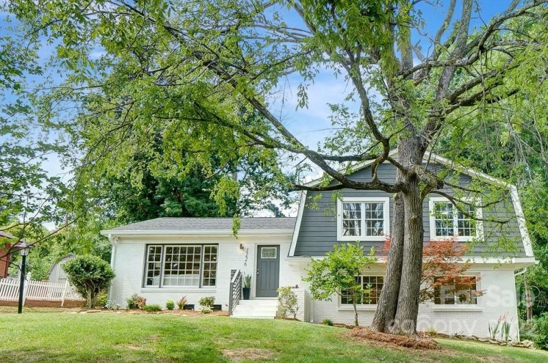 Property image 2 at 1226 Fox Run Drive, Charlotte, NC 28212