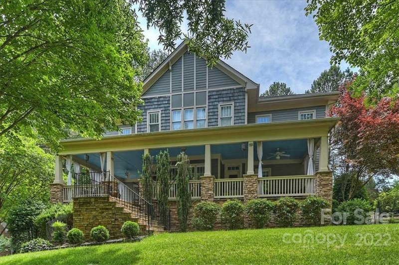 1871 Chestnut Hill Drive