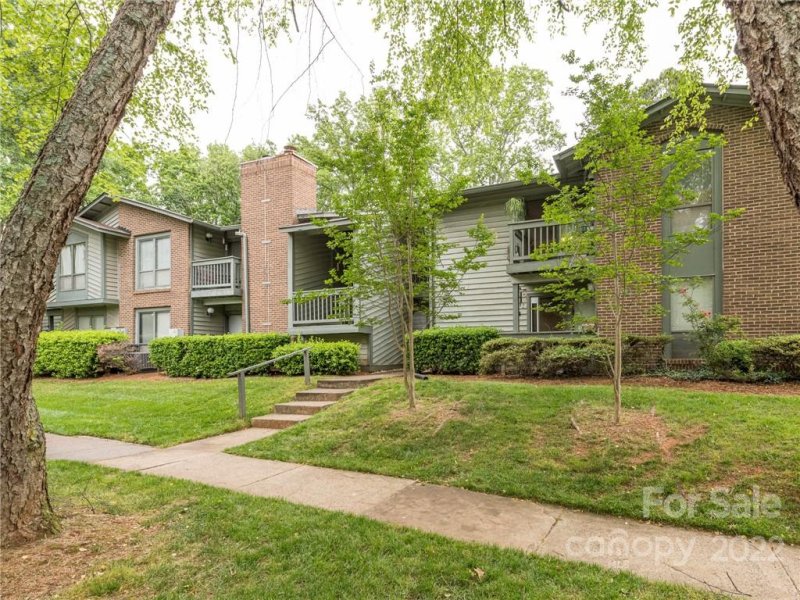 Property image 3 at 5012 Sardis Road, Charlotte, NC 28270