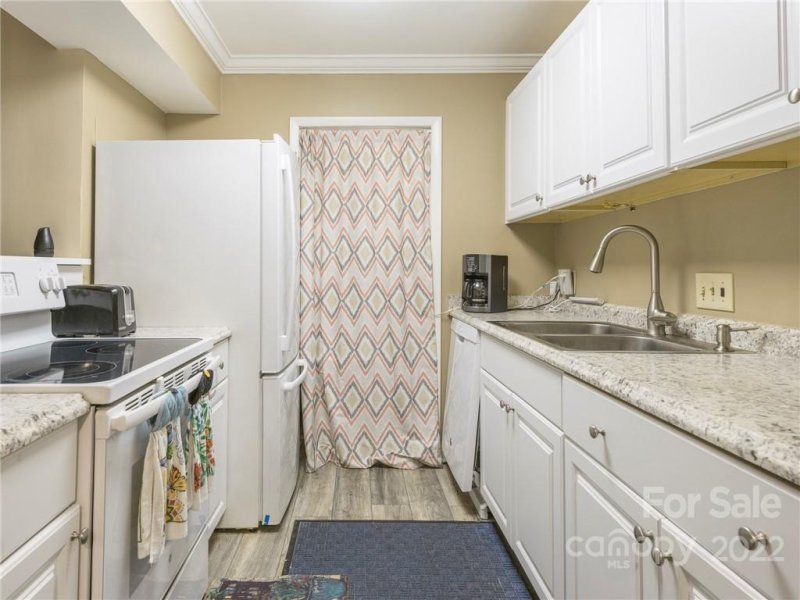 Property image 5 at 5012 Sardis Road, Charlotte, NC 28270