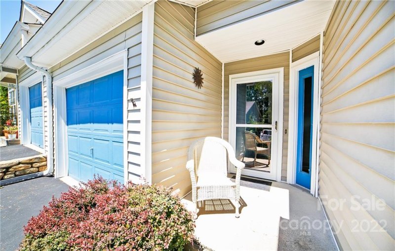 Property image 3 at 304 Laurel Park Place, Hendersonville, NC 28791