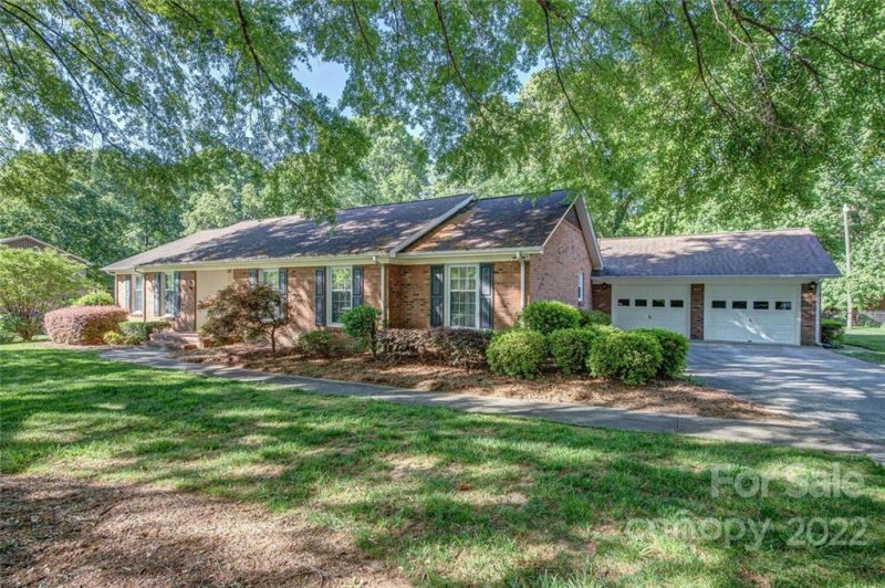 2421 Woodleigh Drive