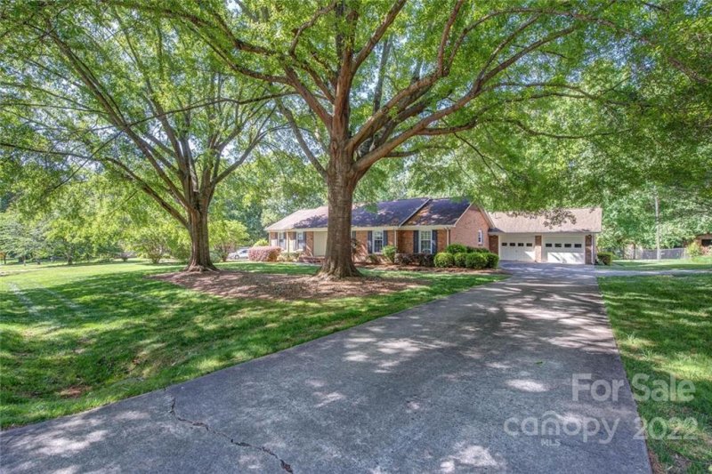 Property image 3 at 2421 Woodleigh Drive, Gastonia, NC 28056