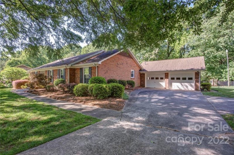 Property image 5 at 2421 Woodleigh Drive, Gastonia, NC 28056