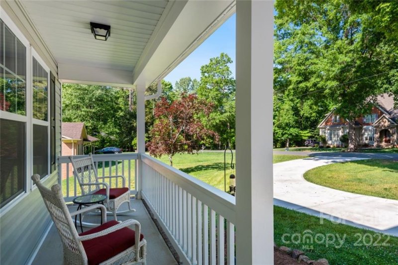 Property image 3 at 400 Beverly Circle, Charlotte, NC 28270