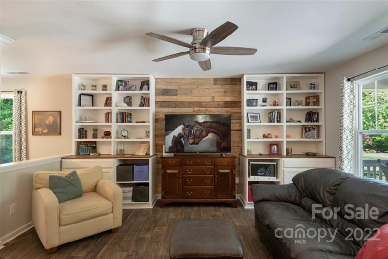 Property image 5 at 400 Beverly Circle, Charlotte, NC 28270