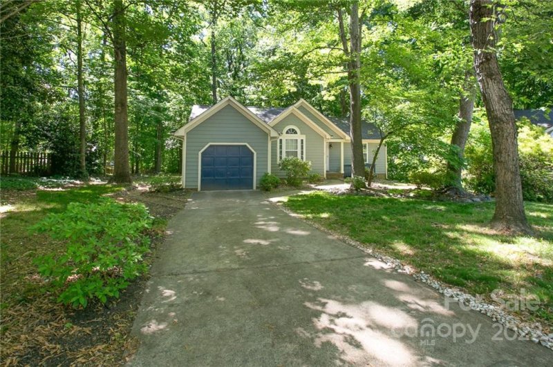 Property image 2 at 3704 Peakwood Court, Charlotte, NC 28269