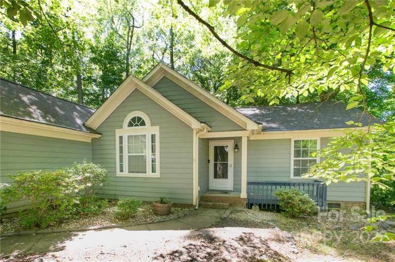 Property image 3 at 3704 Peakwood Court, Charlotte, NC 28269