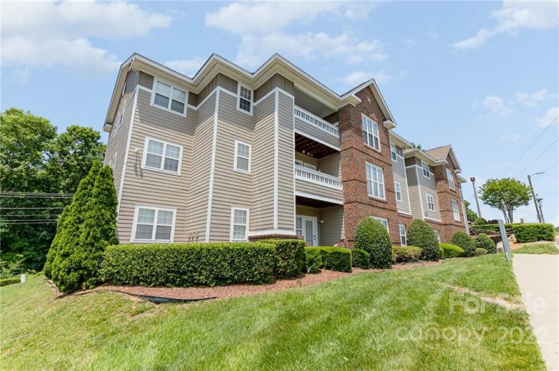 Property image 2 at 9909 Campus Walk Lane, Charlotte, NC 28262