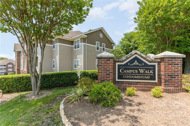 Property image 3 at 9909 Campus Walk Lane, Charlotte, NC 28262