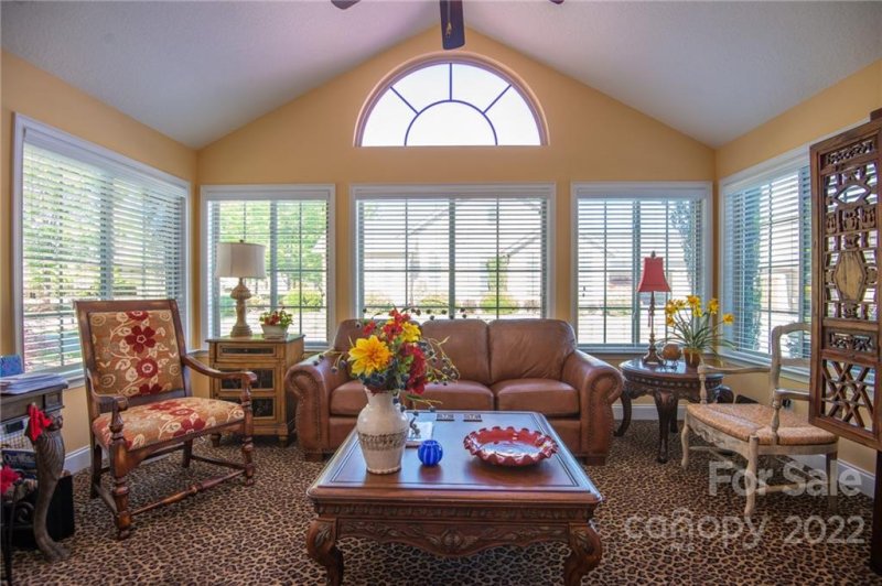 Property image 2 at 806 Wynnshire Drive, Hickory, NC 28601