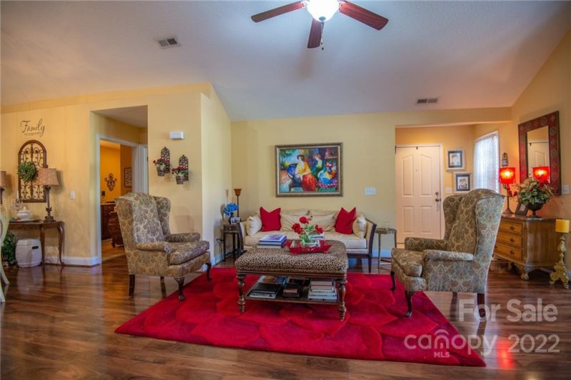 Property image 3 at 806 Wynnshire Drive, Hickory, NC 28601