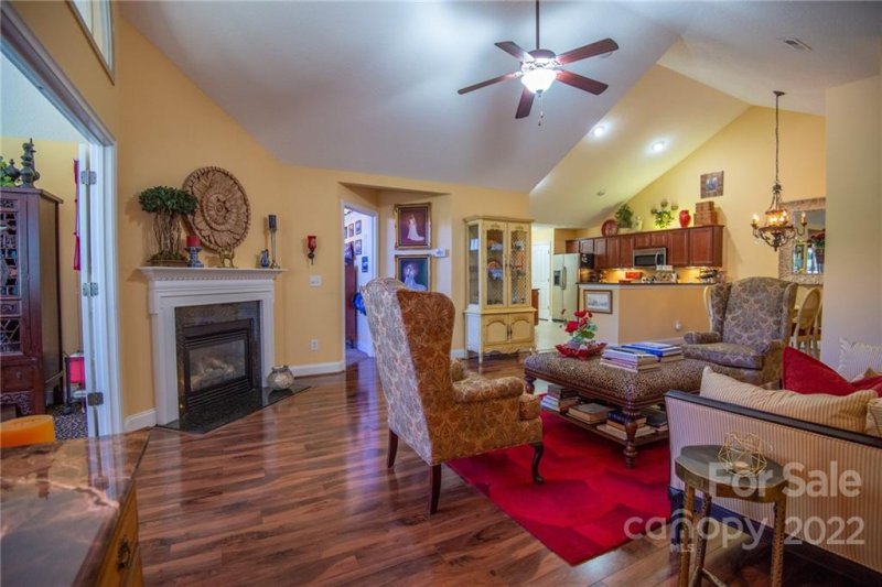 Property image 4 at 806 Wynnshire Drive, Hickory, NC 28601