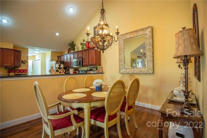 Property image 5 at 806 Wynnshire Drive, Hickory, NC 28601