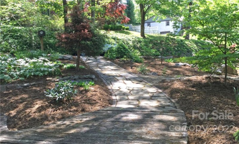 Property image 2 at 2 Maplewood Road, Asheville, NC 28804