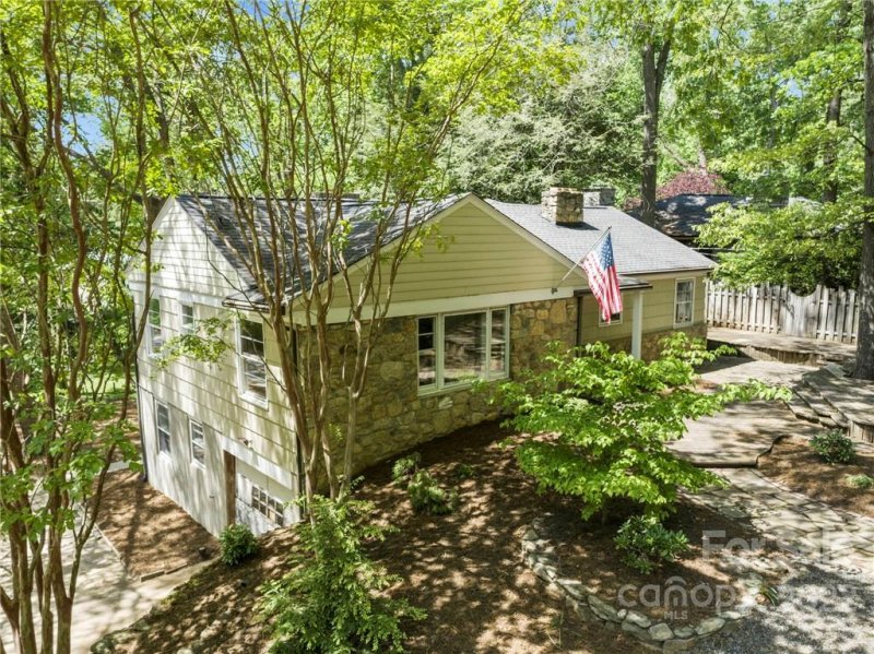 Property image 4 at 2 Maplewood Road, Asheville, NC 28804