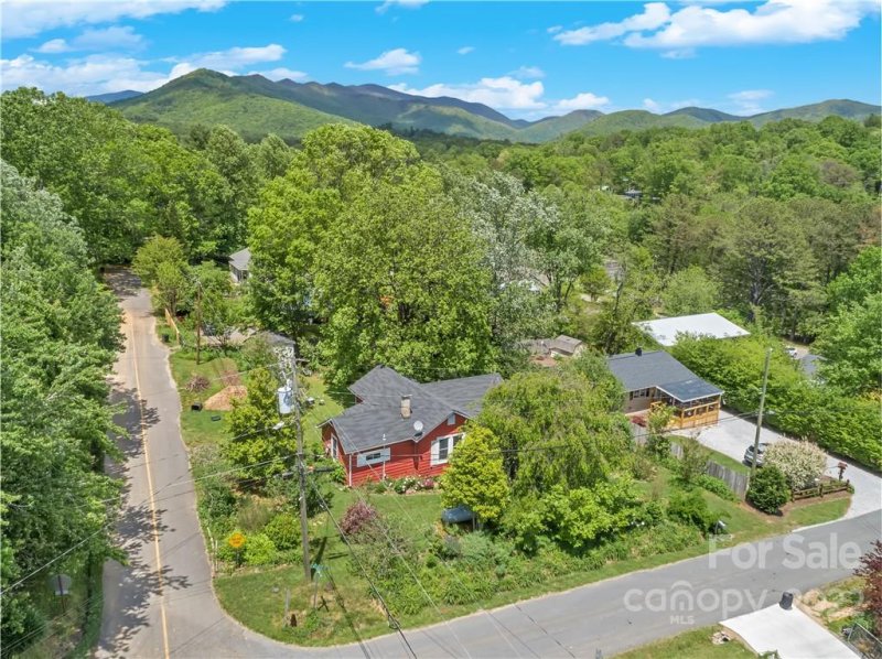 Property image 2 at 111 Altamahaw Avenue, Black Mountain, NC 28711