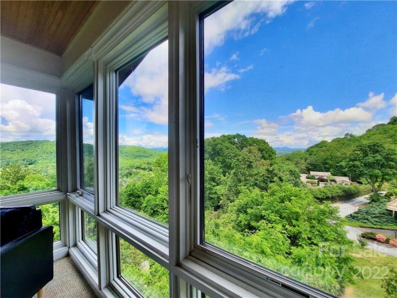 Property image 3 at 132 Country Ridge Road, Hendersonville, NC 28739